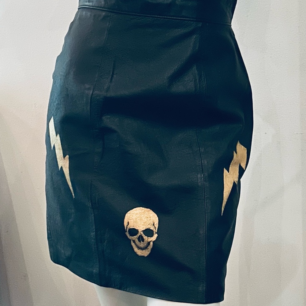 FABULOUS Vintage Hand Painted Black Leather Miniskirt Skull + Lightning Bolts SM